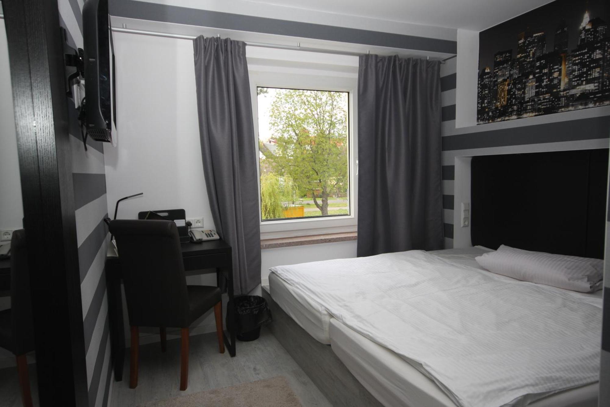 Sl'Otel Budget Bernburg Oda fotoğraf