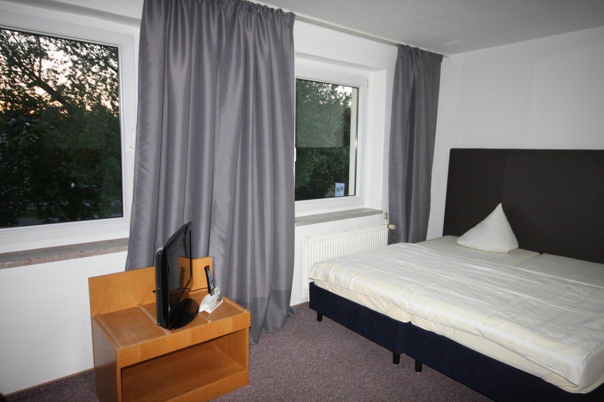 Sl'Otel Budget Bernburg Oda fotoğraf