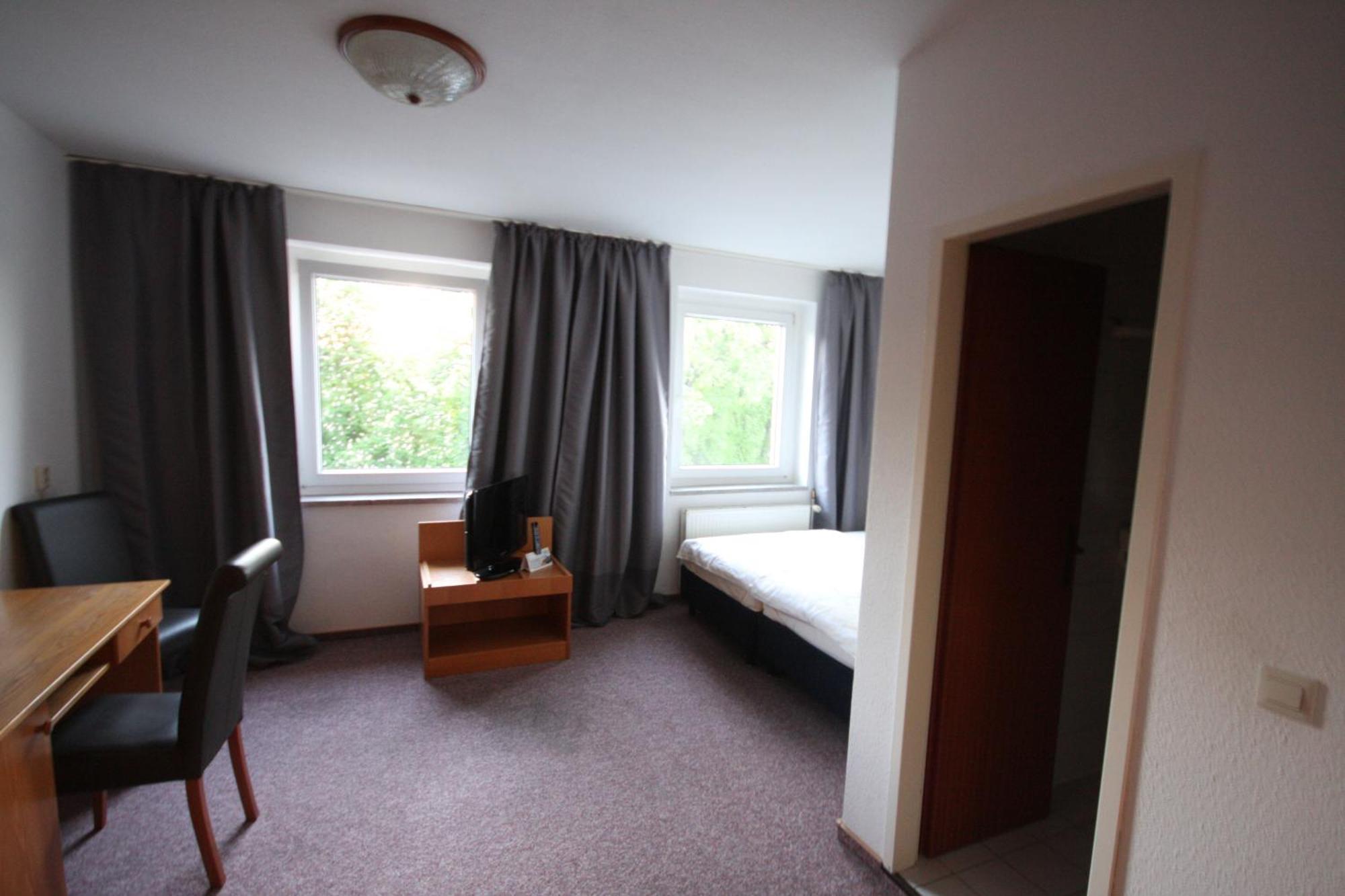 Sl'Otel Budget Bernburg Oda fotoğraf